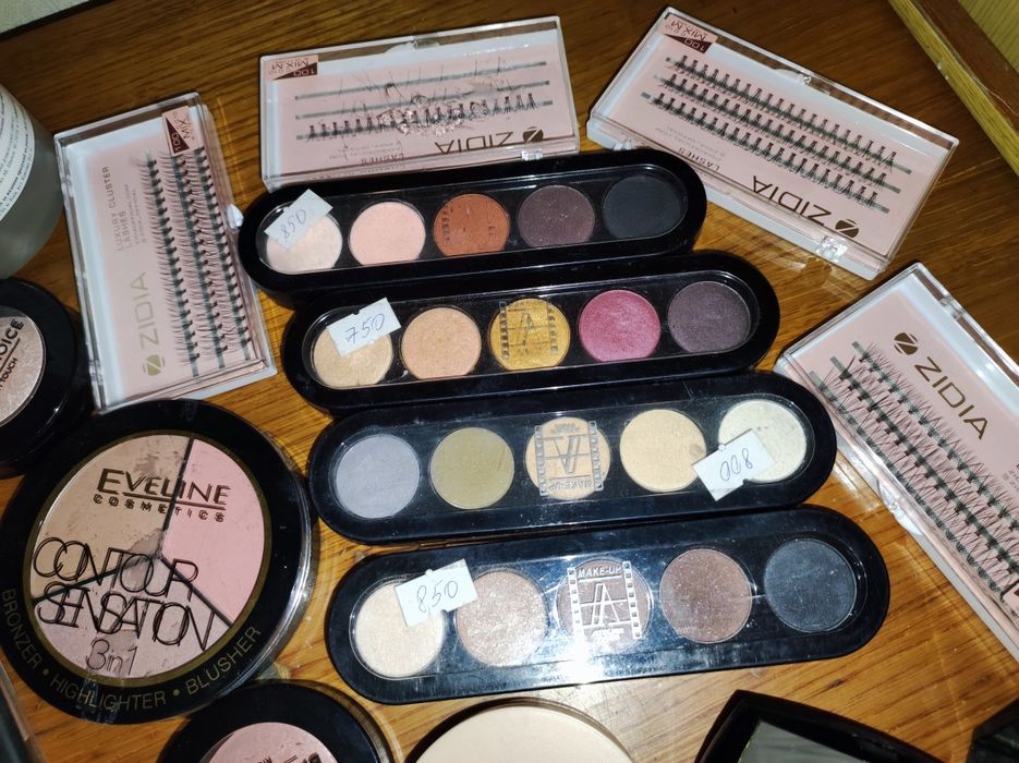 Косметика для професійного макіяжу
