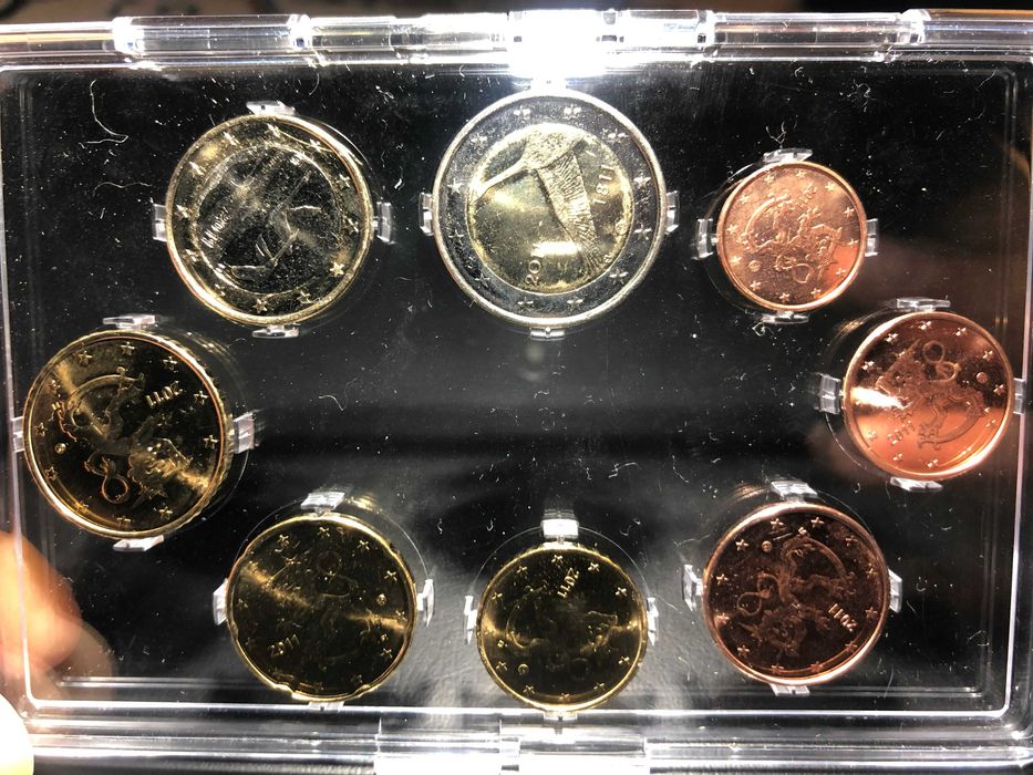 Set Anual Finlândia 2011 UNC Estojo-Inclui 2€ Bicentenário Sumen Panki