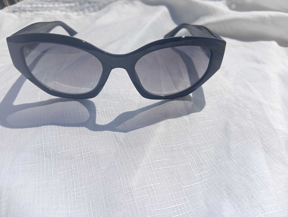 Okulary przeciwsłoneczne firmy Guess