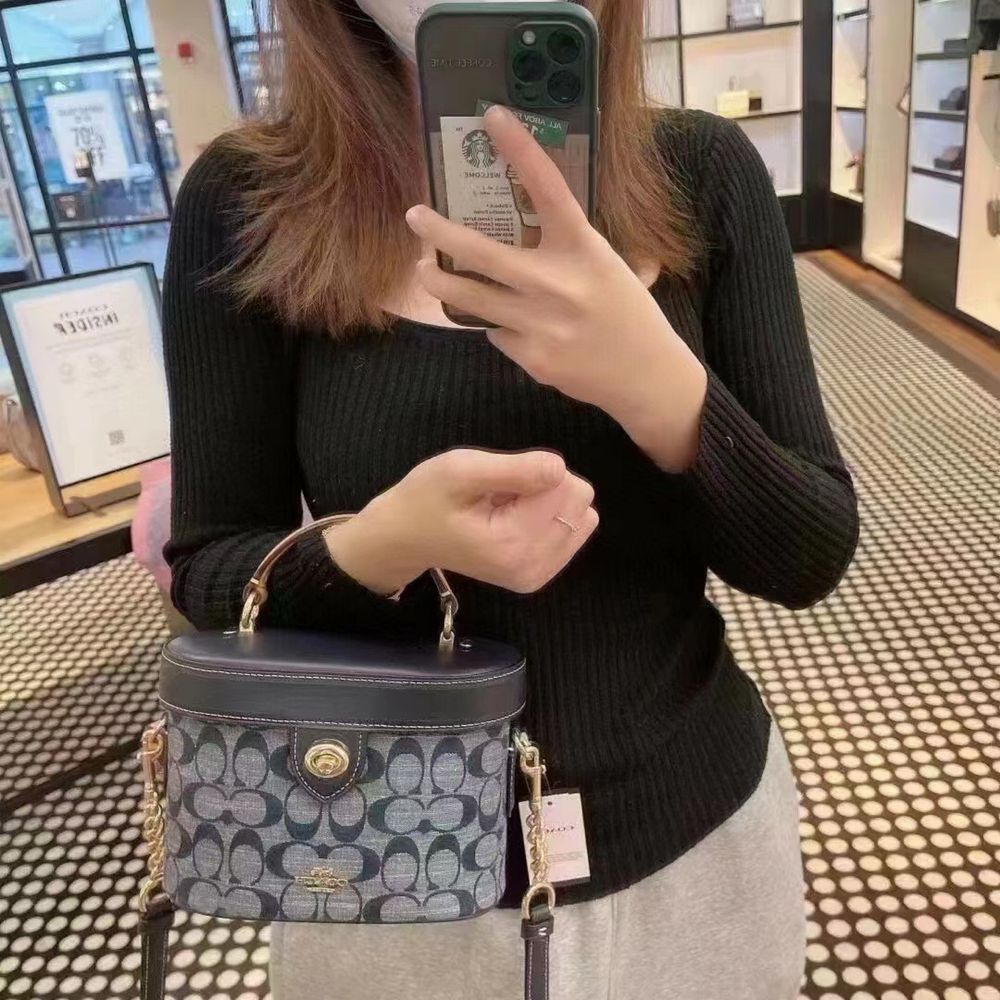 Стильна новинка від Coach!