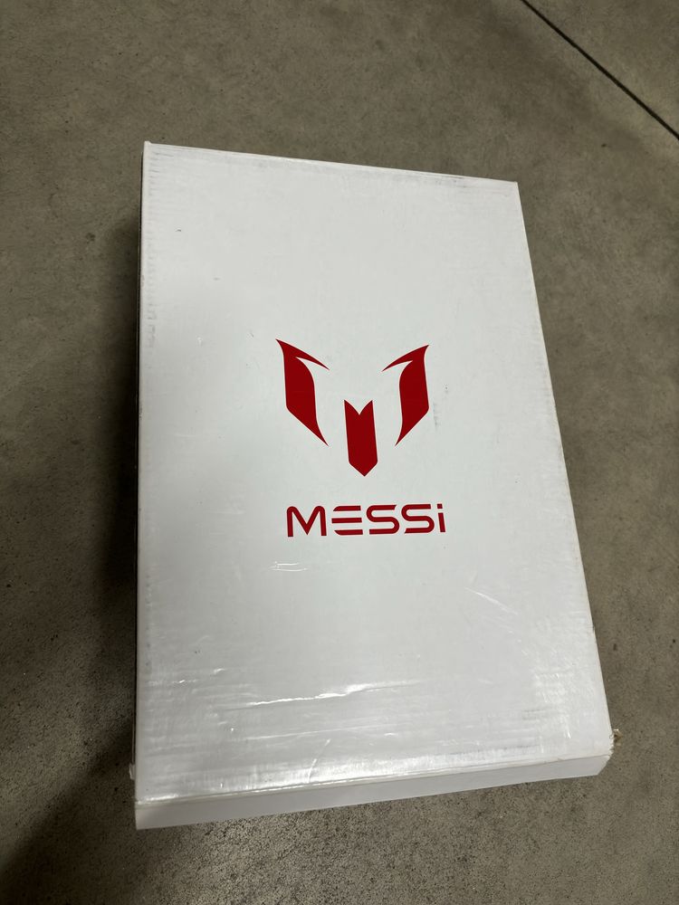 Chuteiras MESSI | Vermelho e Branco | Tamanho 42 2/3