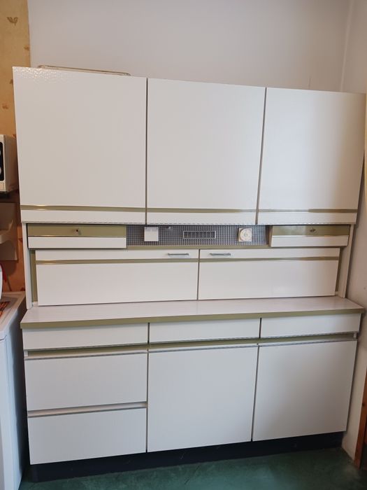 Piękny kredens  kuchenny. Bardzo pojemny i funkcjonalny.