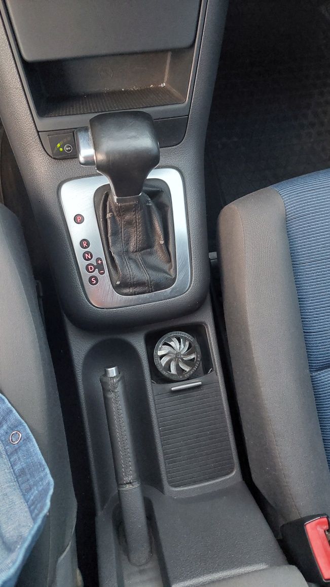 Срочно Vw Гольф Плюс АКПП, 1.6,Газ 4 поколение.