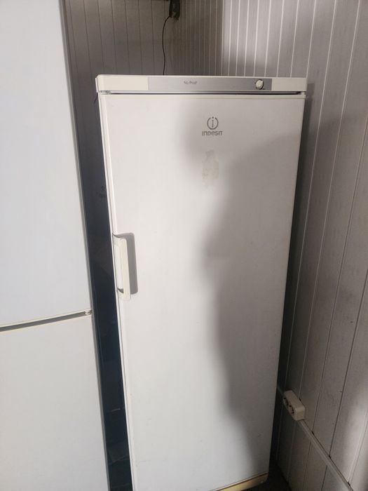 Продам холодильник indesit.