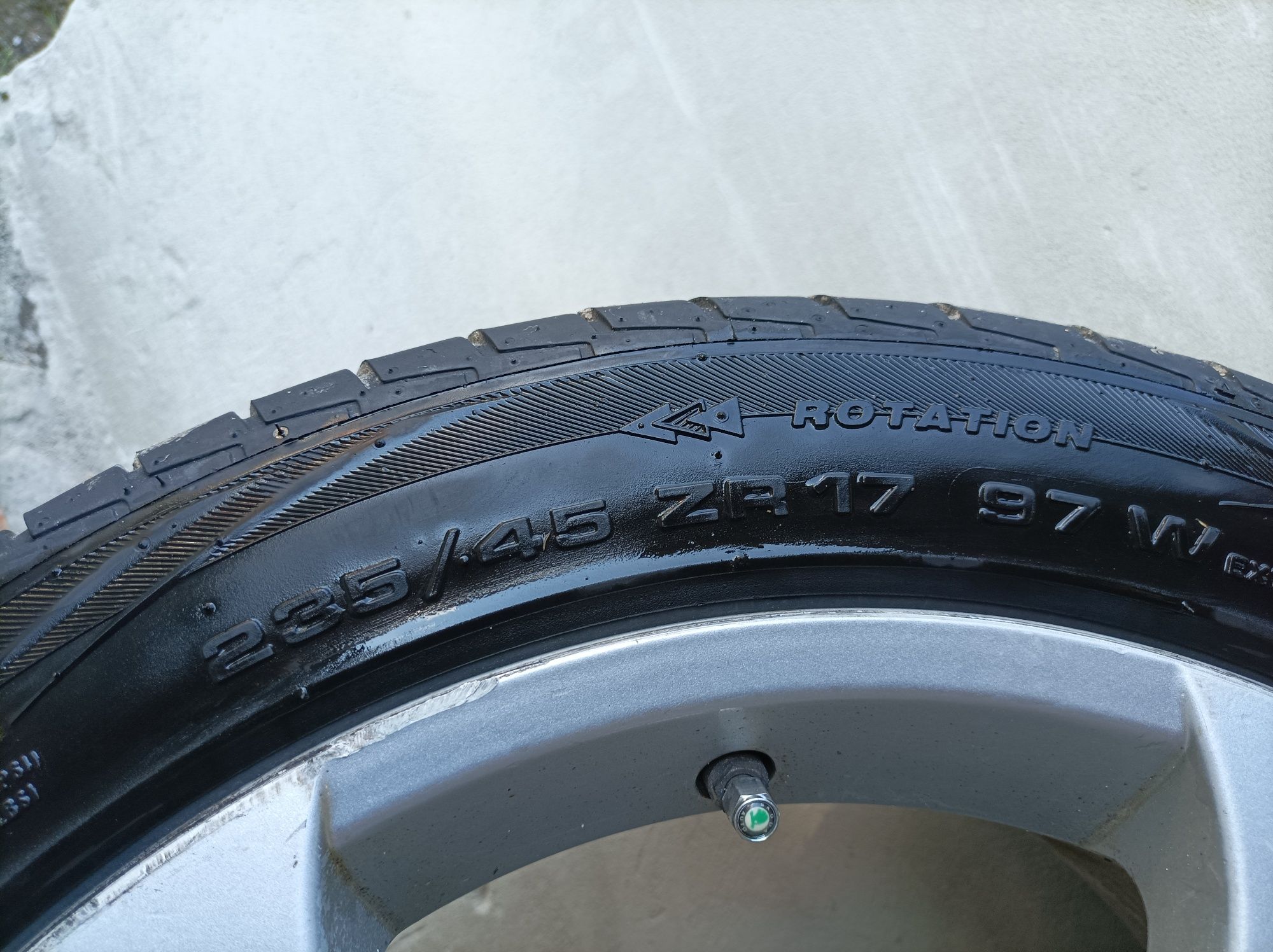 Продам 4 зимові 4 літні резини з дисками 225/45 R17 фірми Sava (3шт) P