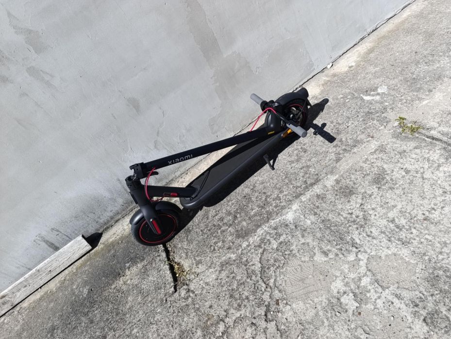 Hulajnoga Xiaomi 4 Pro czarna jak nowa