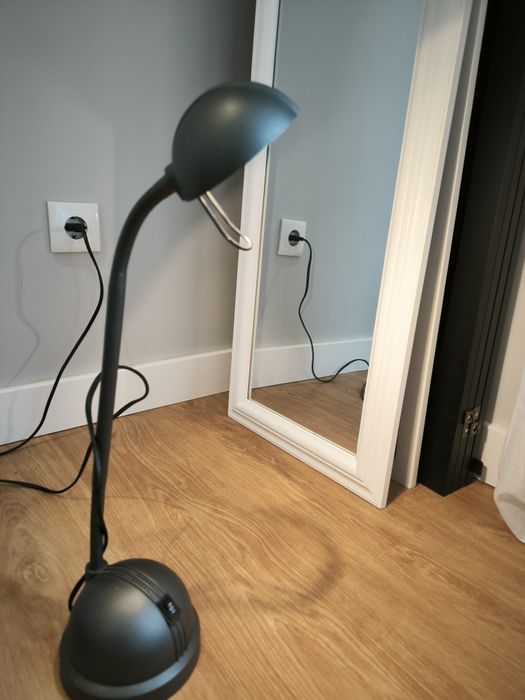 Candeeiro de mesa, c/regulação de luz e posição.Impecável. Negociável.