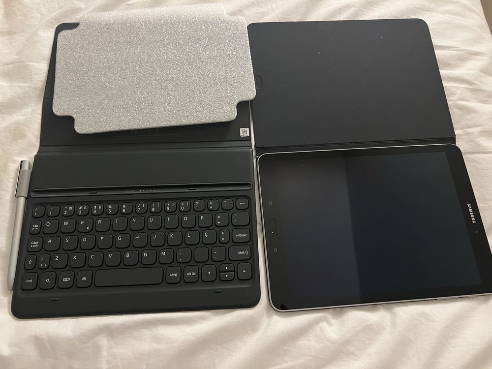 Tablet SAMSUNG Galaxy S3 + capa + capa com teclado e Spen
