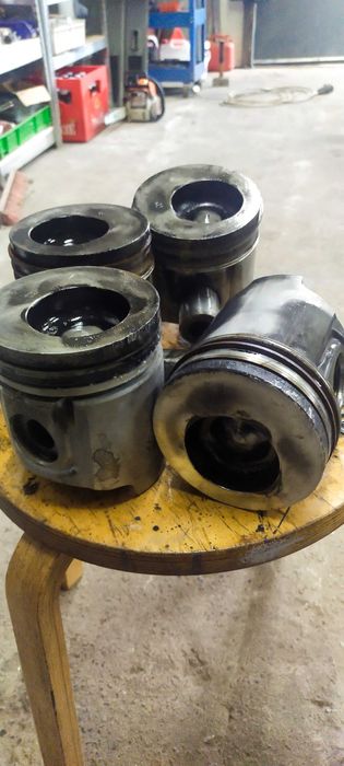 Tłoki z pierścieniami i sworzniami Ford 6640