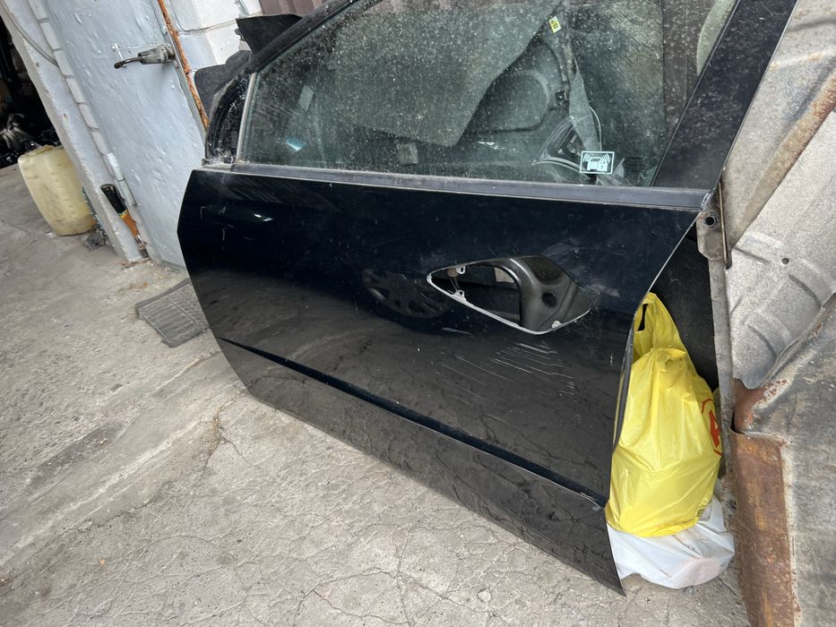Двери левые Civic 8 5d
