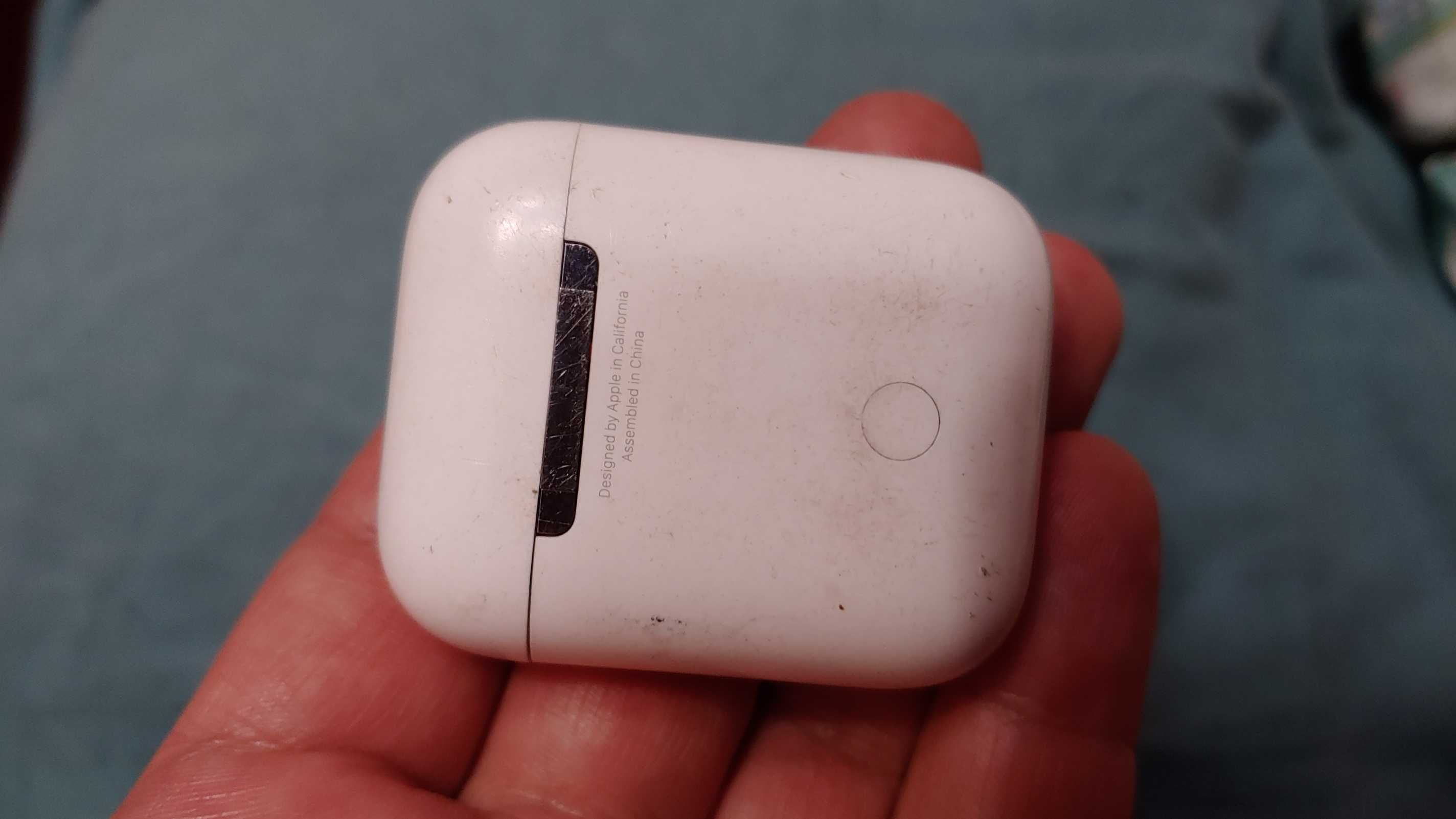 Наушник Apple AirPods+Charging Case.некомплект!!