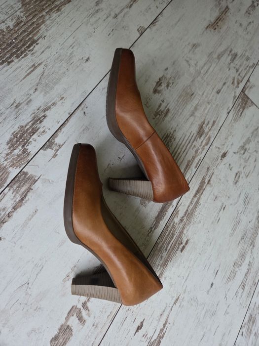 Czółenka, buty na obcasie r. 38 Lasocki stan bdb