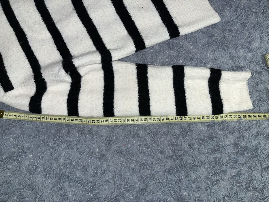 Кофта тепла біла в чорну полоску