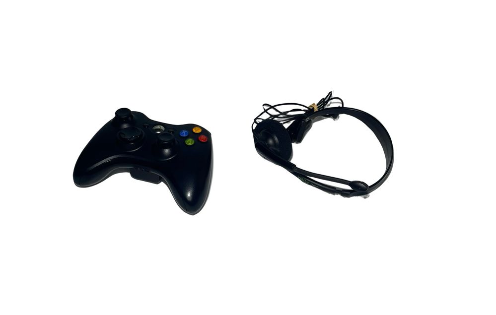 Konsola Microsoft Xbox 360 E 30GB z padem, zasilaczem i 6 grami