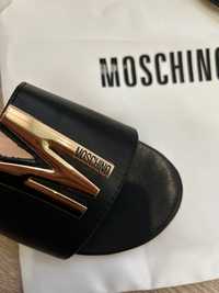 Шльопанці Moschino чорні