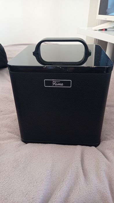 Kit musical: amplificador + mic + suportes + cabos