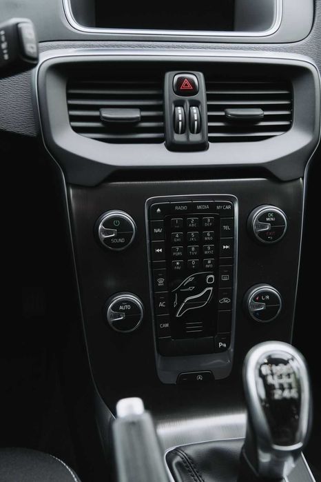 Volvo V40 - Conforto, Segurança e Estilo