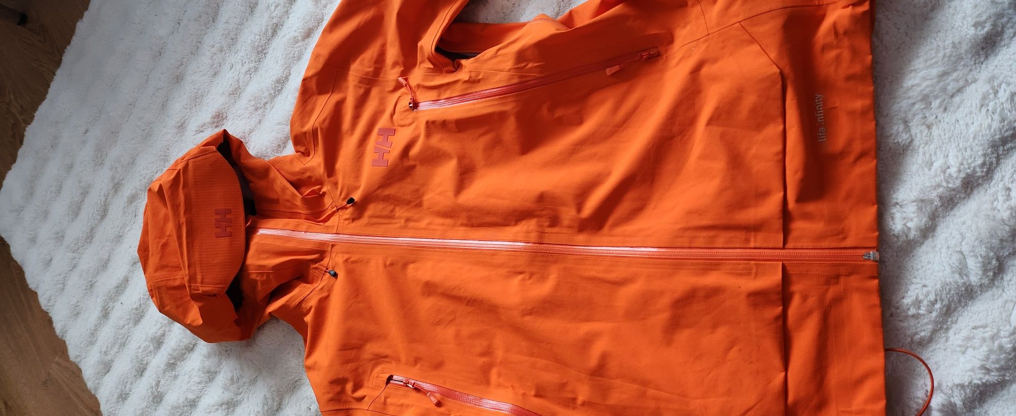 Sprzedam kurtkę Helly  Hansen system recco L