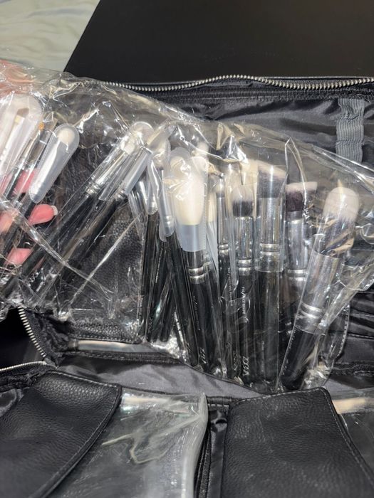 Набір пензлів в кейсі для візажу ZOEVA .Знижка  до кінця Листопада‼️