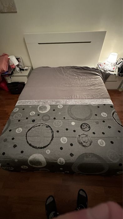 Cama de casal usada com luz led