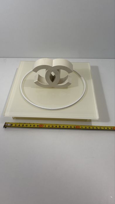 Pequeno expositor da Chanel em acrilico