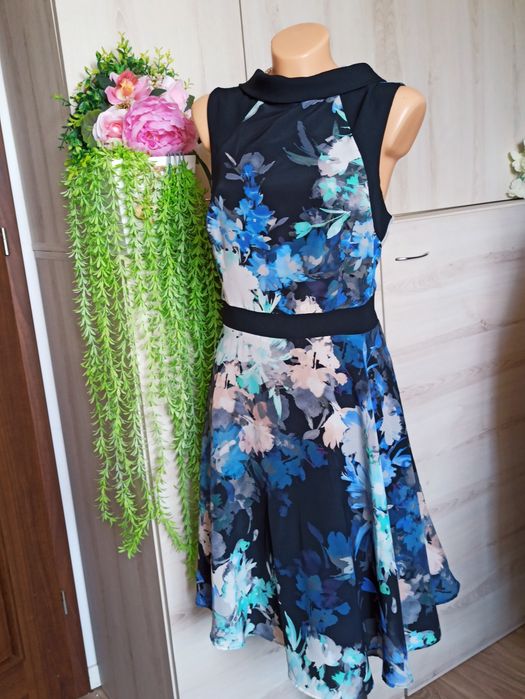 Sg Piękna zwiewna sukienka 42 , L , XL elegancka kobieca sukienka 42