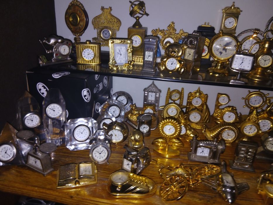 Coleção 100 Relógios em mnitura 500 €