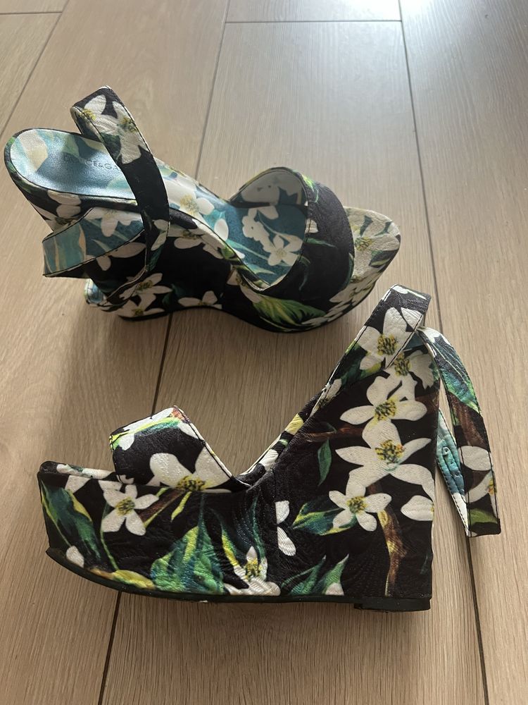 Продам босоніжки Dolce & Gabbana 24,5 см