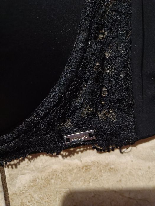 Biustonosz czarny 75 E