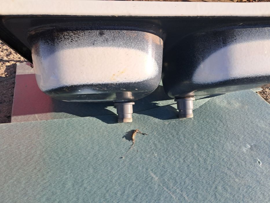 Zlew dwukomorowy z baterią