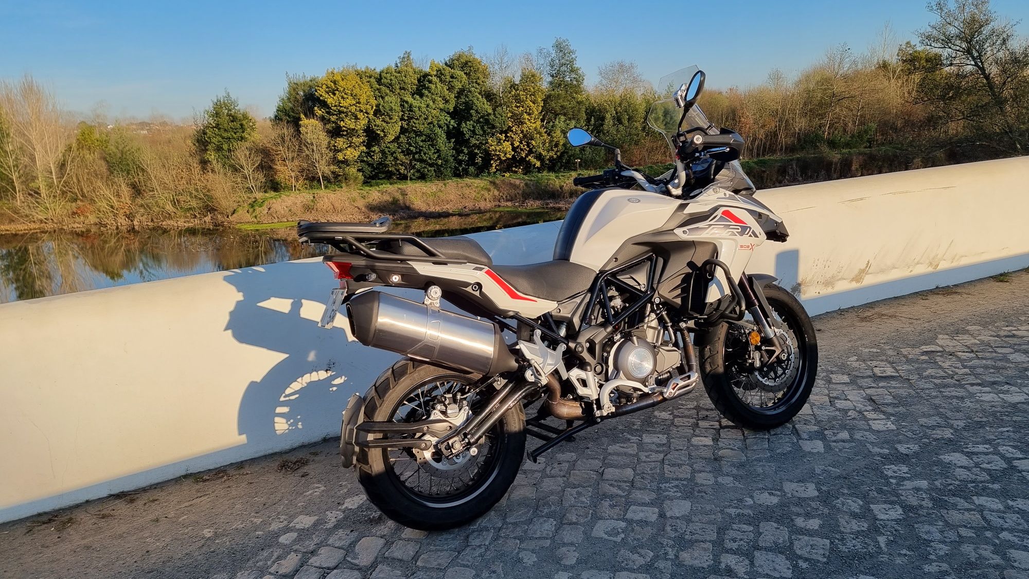 Benelli TRK 502X + Kit malas Shad