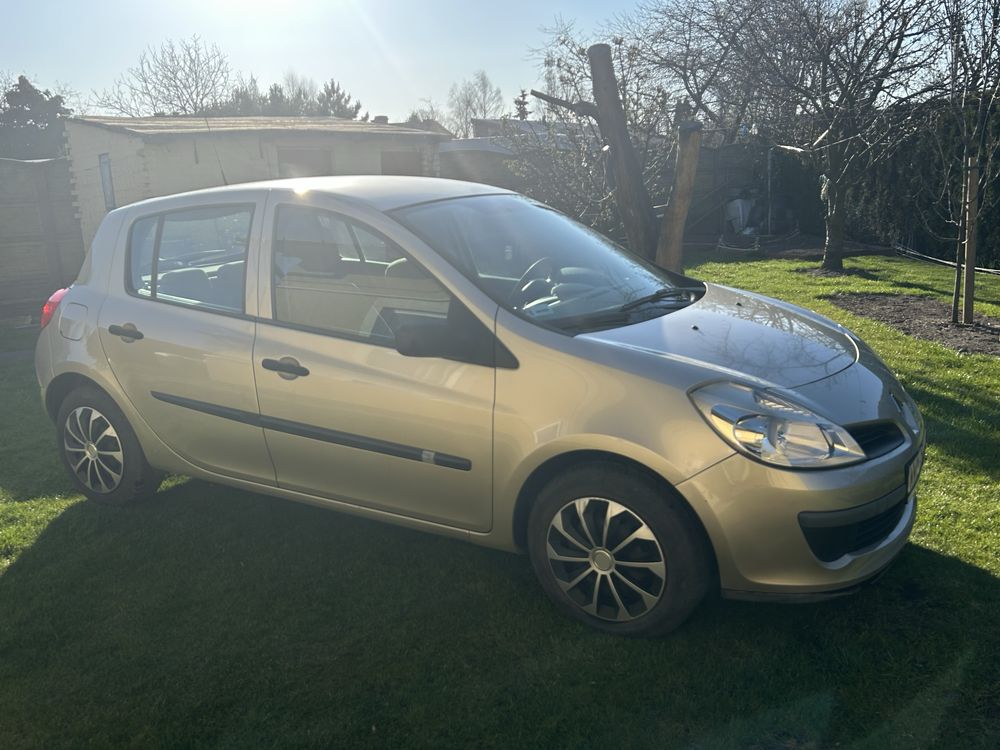 Samochod osobowy  Renault Clio  3