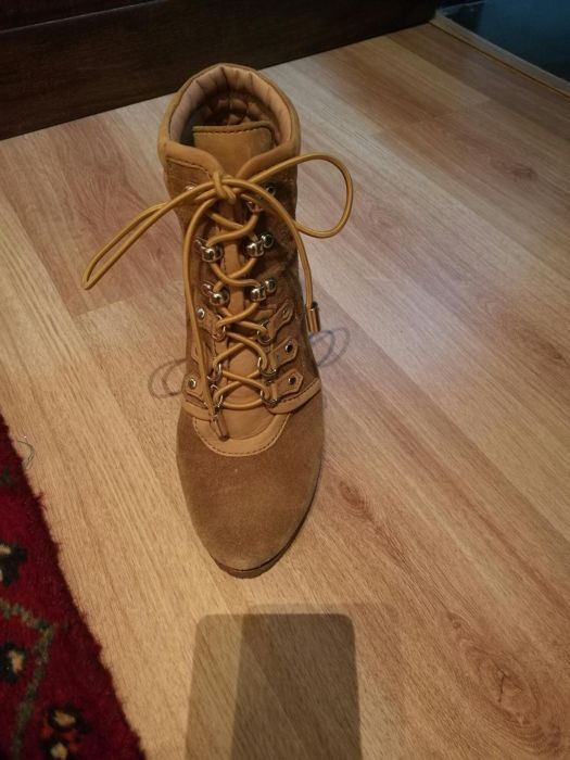 Botas pele camurça da uterque
