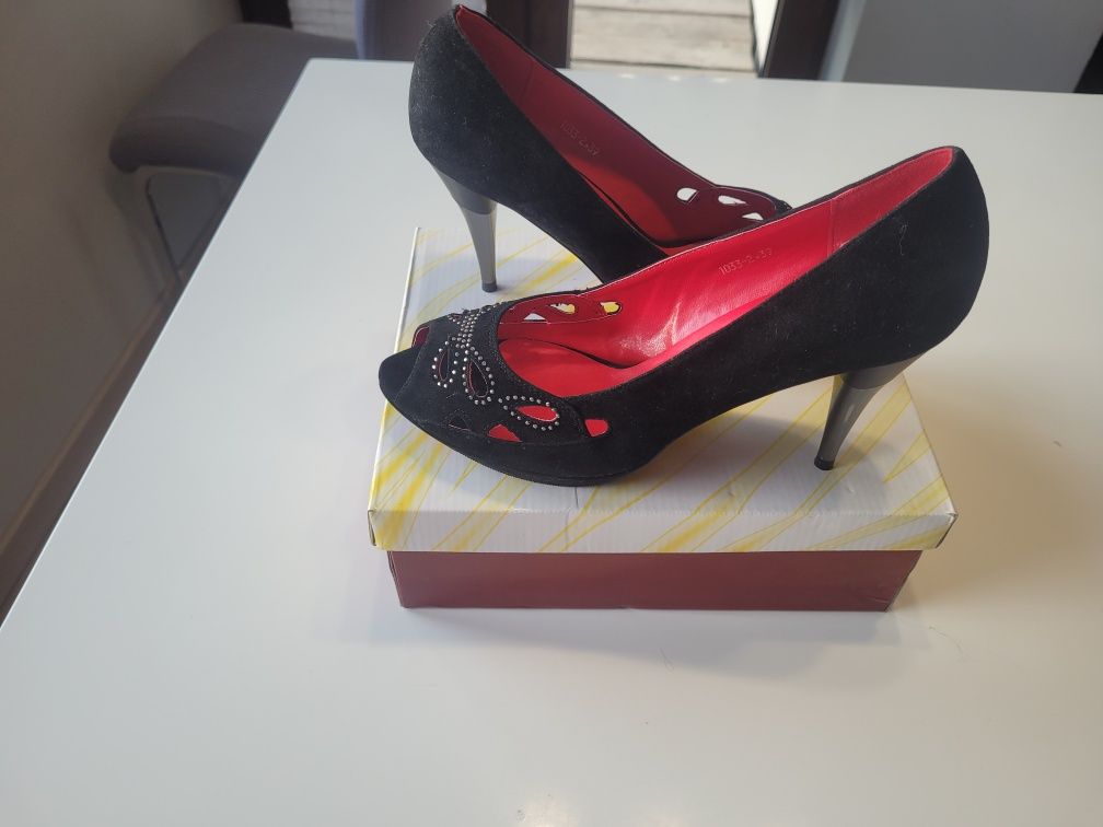 Buty na obcasie nowe 39 rozmiar