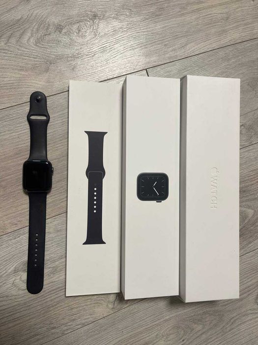 Apple Watch 5 44мм Space Gray