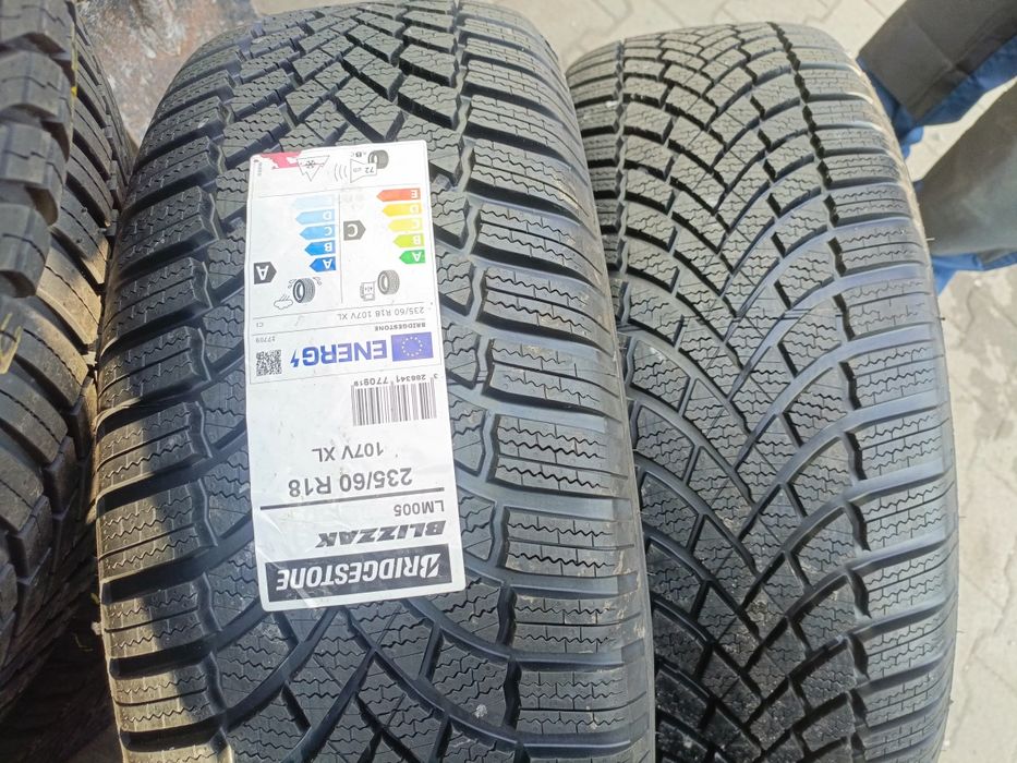 Nowe opony zimowe 235/60/18 Bridgestone 2 sztuki 2022r