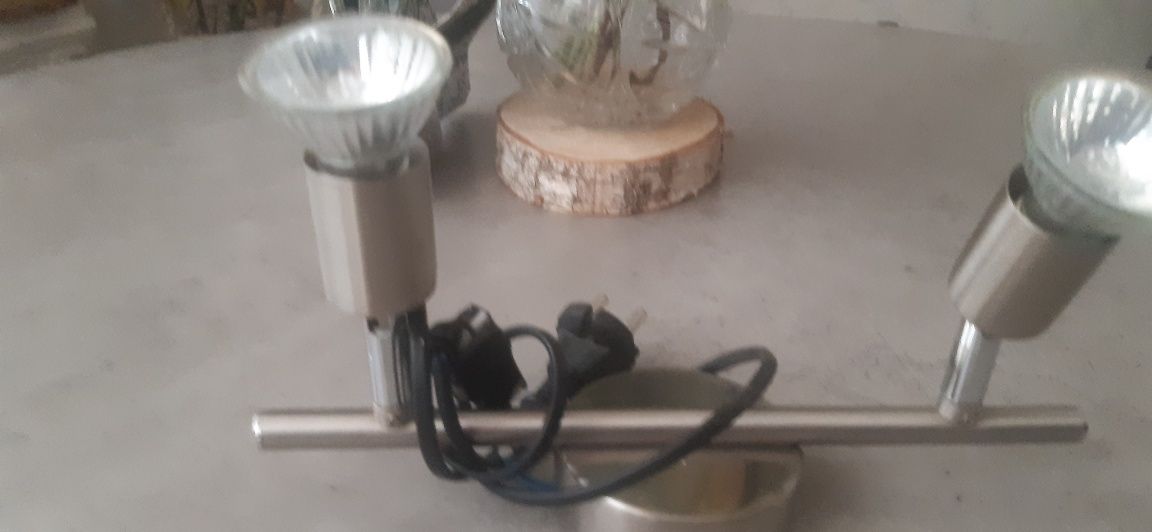 Lampa sufitowa, dwie świetlówki.