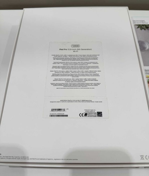 iPad Pro 12,9″ (5. gen) + Logitech Combo Touch, case Spigen - stan bdb