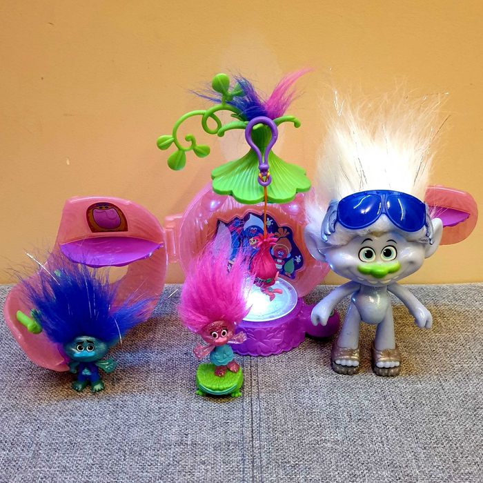 Trolle Podświetlany domek i laleczki - Zestaw koronacyjny + Mega Troll