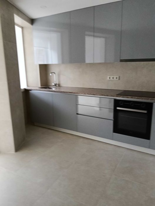 Arrendo apartamento  T2 na rua Prior do Crato número 39/31