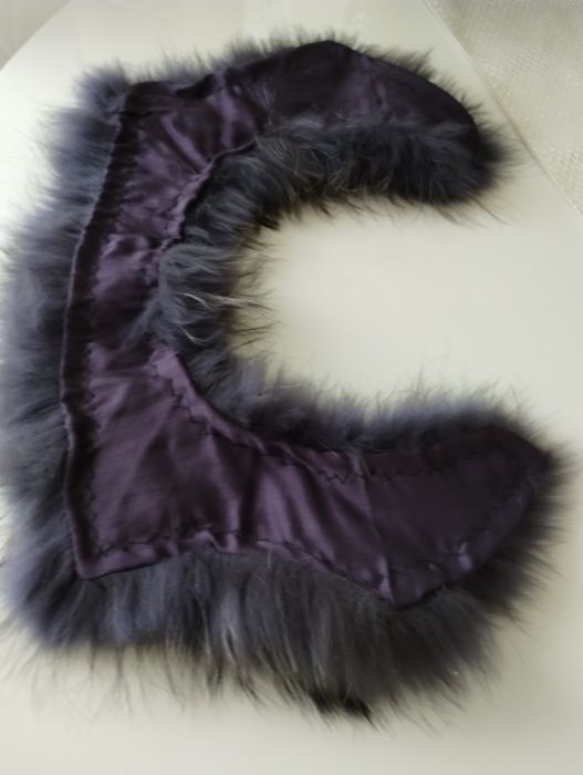 Kołnierz z naturalnego futra jenota