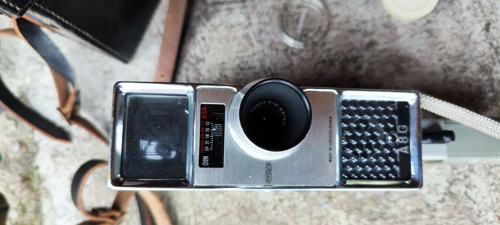 Stara kamera Meopta A8GO na film 8mm nakręcana