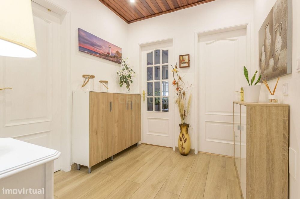 Apartamento T2 Renovado com Vista para o Rio em Lavradio