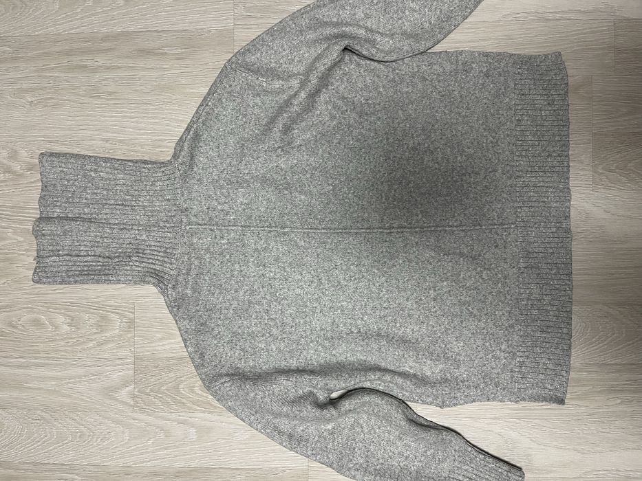 Светр з розрізами H&M, розмір S-М