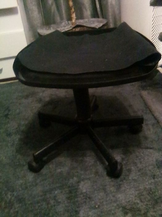 Офисный стул с газлифтом на колесиках металл 47х48 см