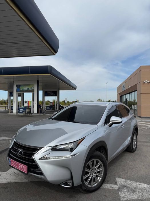 Lexus NX 2016 года 2.0 бензин