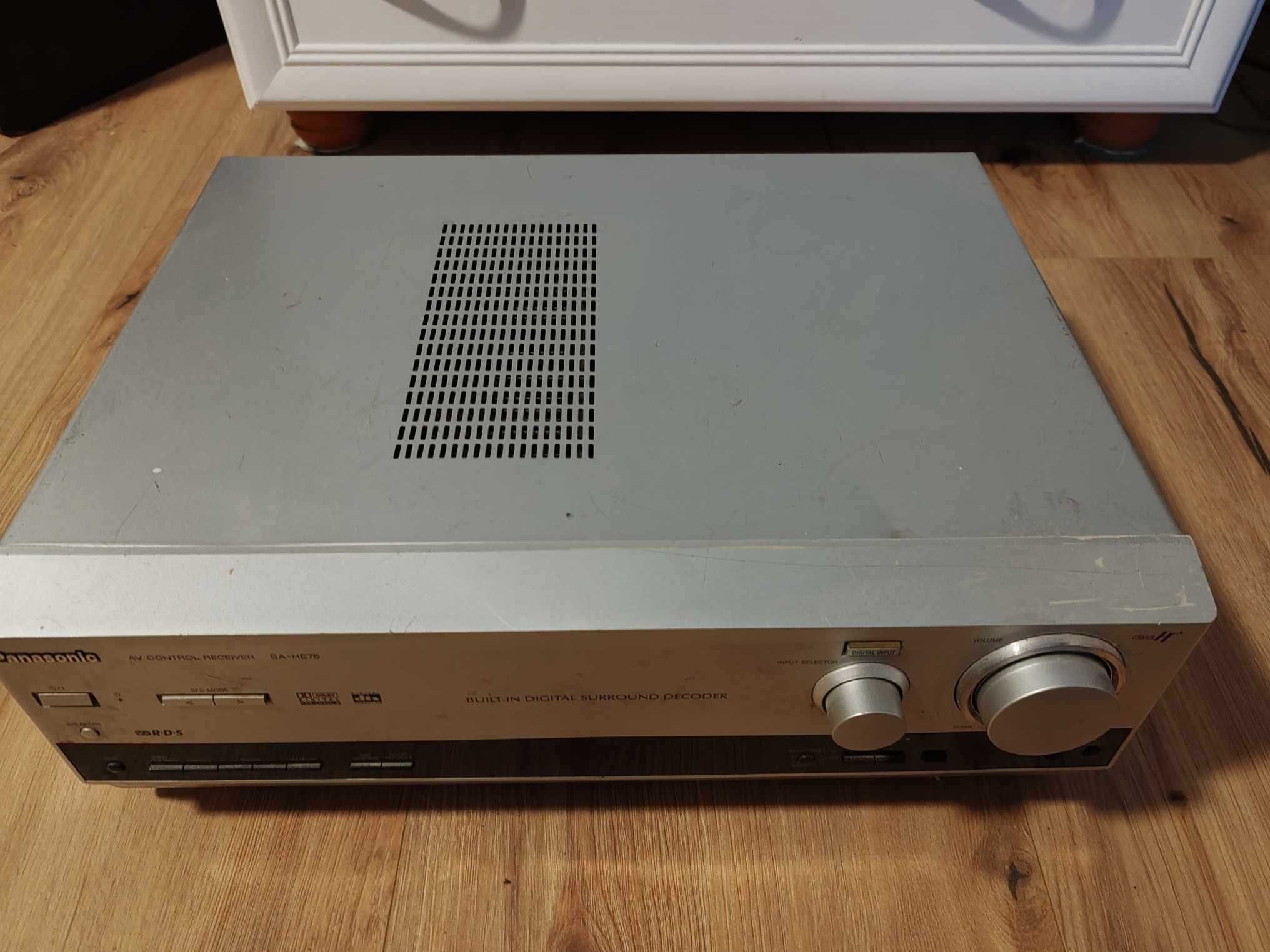 Amplituner firmy Panasonic model SA HE 75