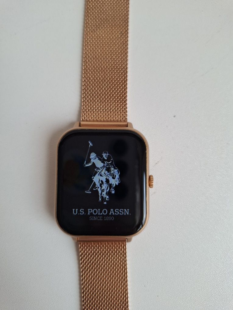 Smartwatch U.S. Polo Assn złoty na bransolecie