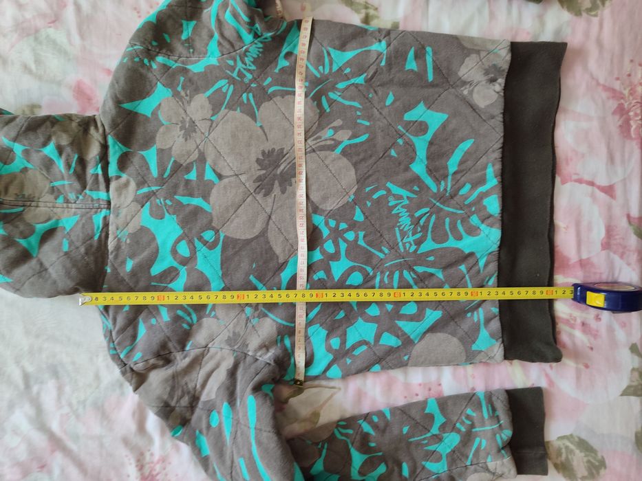 Продам джинсовую куртку, толстовки.