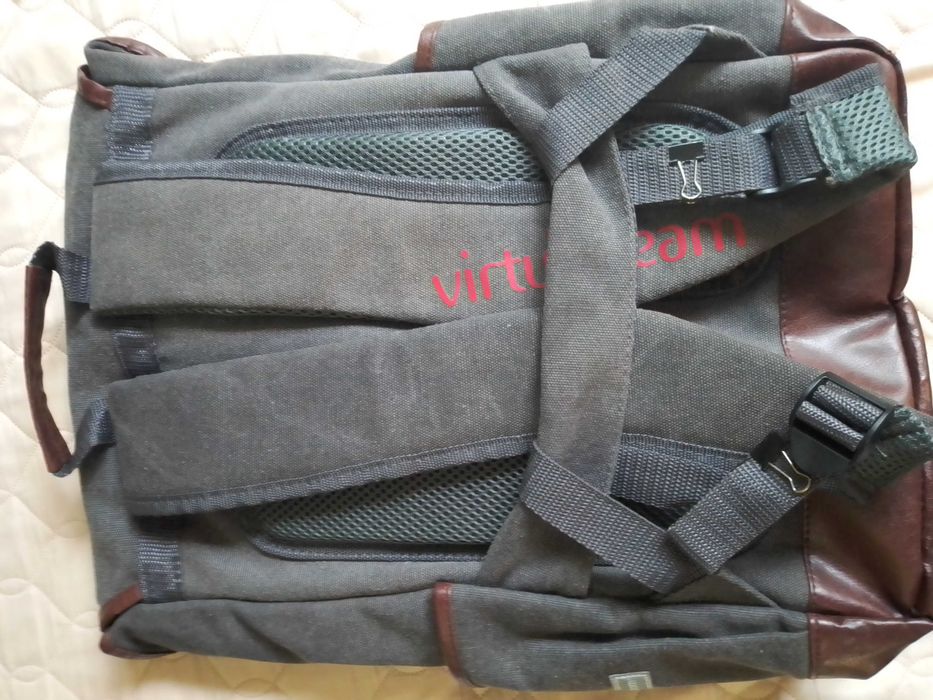 Рюкзак  новий  є місце під ноутбук три відділи